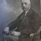 Lorenzo La Rocca -  Erede di generazioni di commercianti, il giovane Lorenzo emerse nel 1878 come ideatore e gestore della pi� grande ditta di alimenti in scatola del territorio, situata tra via Capruzzi e via Giulio Petroni, dove oggi sorge l�ex palazzo della Regione Puglia